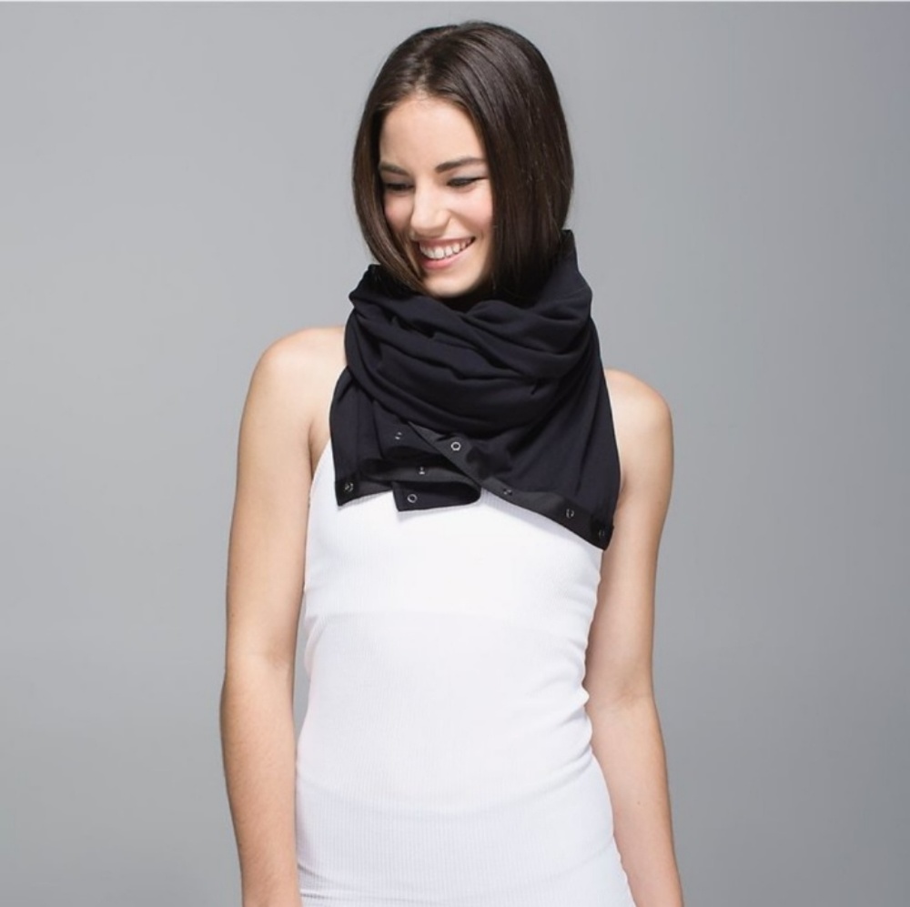 Lululemon | Black Vinyasa Scarf
Size